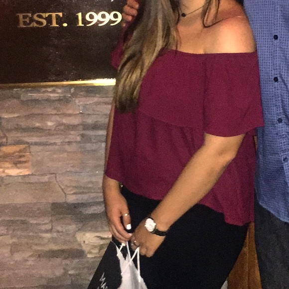 Maroon off the shoulder chiffon blouse Size M - Picture 3 of 3